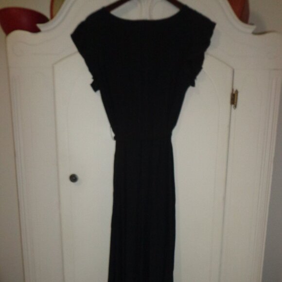 NEW GRECERELLE Maxi Wrap Dress M Black Waist Ties Ruffled Cap Sleeves V-Neck - Picture 4 of 16